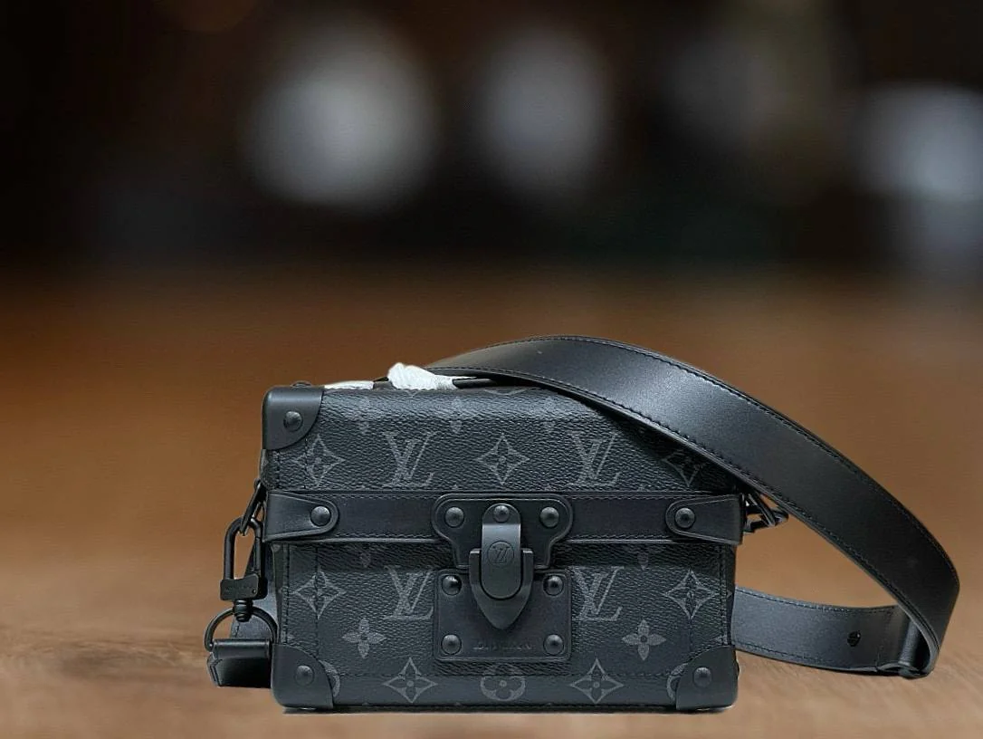 Чоловіча сумка - Louis Vuitton